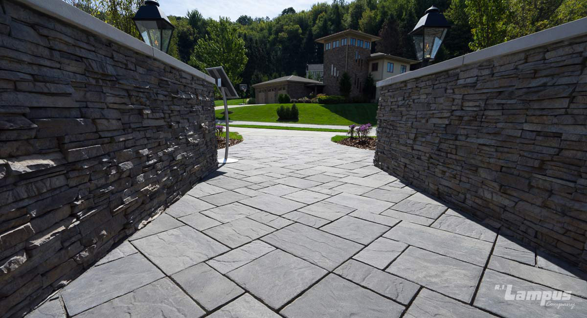 Grandview™ Paving Stones R.I. Lampus